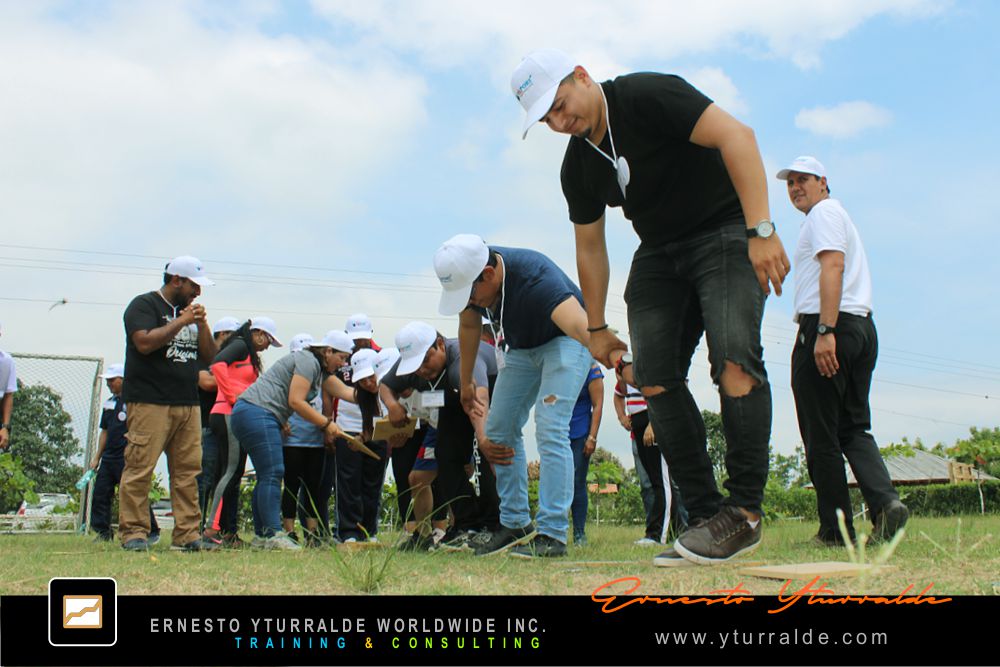 Team Building LATAM, El Caribe y USA Talleres de Cuerdas Bajas | Team Building Empresarial para el desarrollo de equipos de trabajo