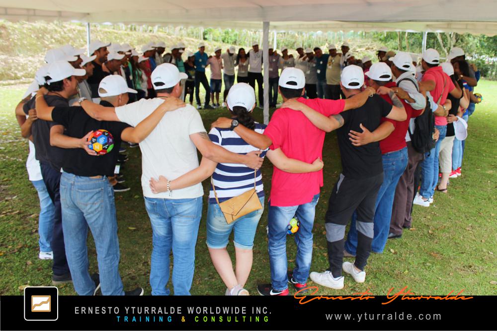 Team Building LATAM, El Caribe y USA Talleres de Cuerdas Bajas | Team Building Empresarial para el desarrollo de equipos de trabajo
