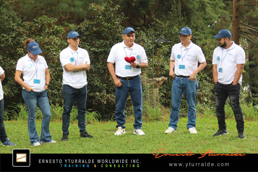 Team Building LATAM, El Caribe y USA Talleres de Cuerdas Bajas | Team Building Empresarial para el desarrollo de equipos de trabajo